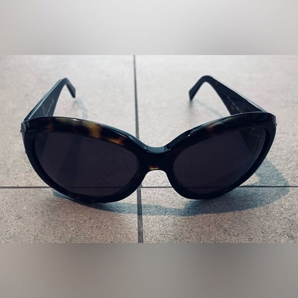 2 Item Bundle - Versace Pumps - sz 7.5 - Black - Salvatore Ferragamo Sunglasses - Picture 13 of 15